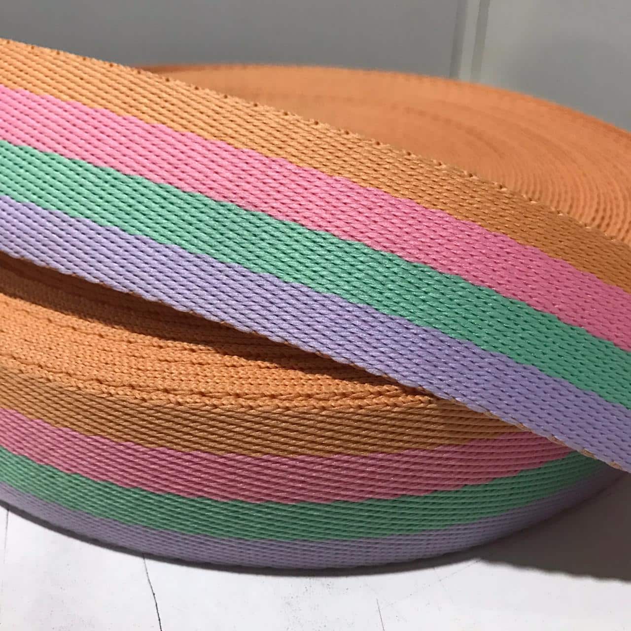 aviamentos-alcas-especiais-alca-chic-40mm-decorada-listras-neon-Copia-1-copia-1-1615819864434.jpeg