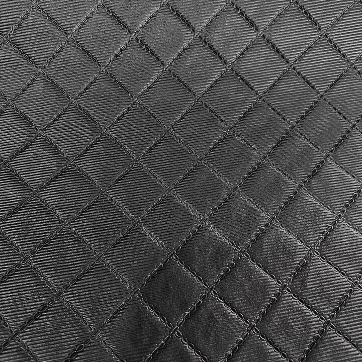matelasse-djon-pvc-fundo-manta-preto.jpg